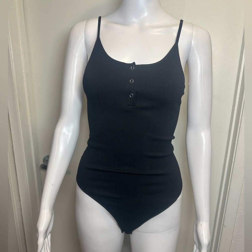 Basic bodysuit with thong snap closure and snap bust